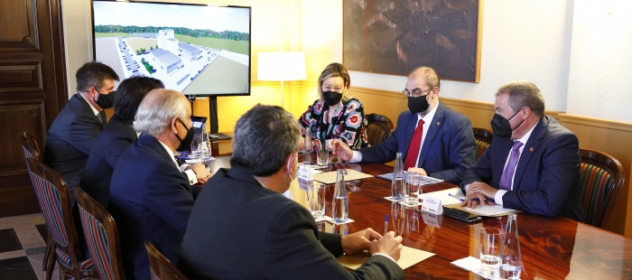 El Gobierno de Aragón agilizará la inversión de Faes Farma para construir una nueva planta de producción de alimentos especiales para porcino en PLHUS